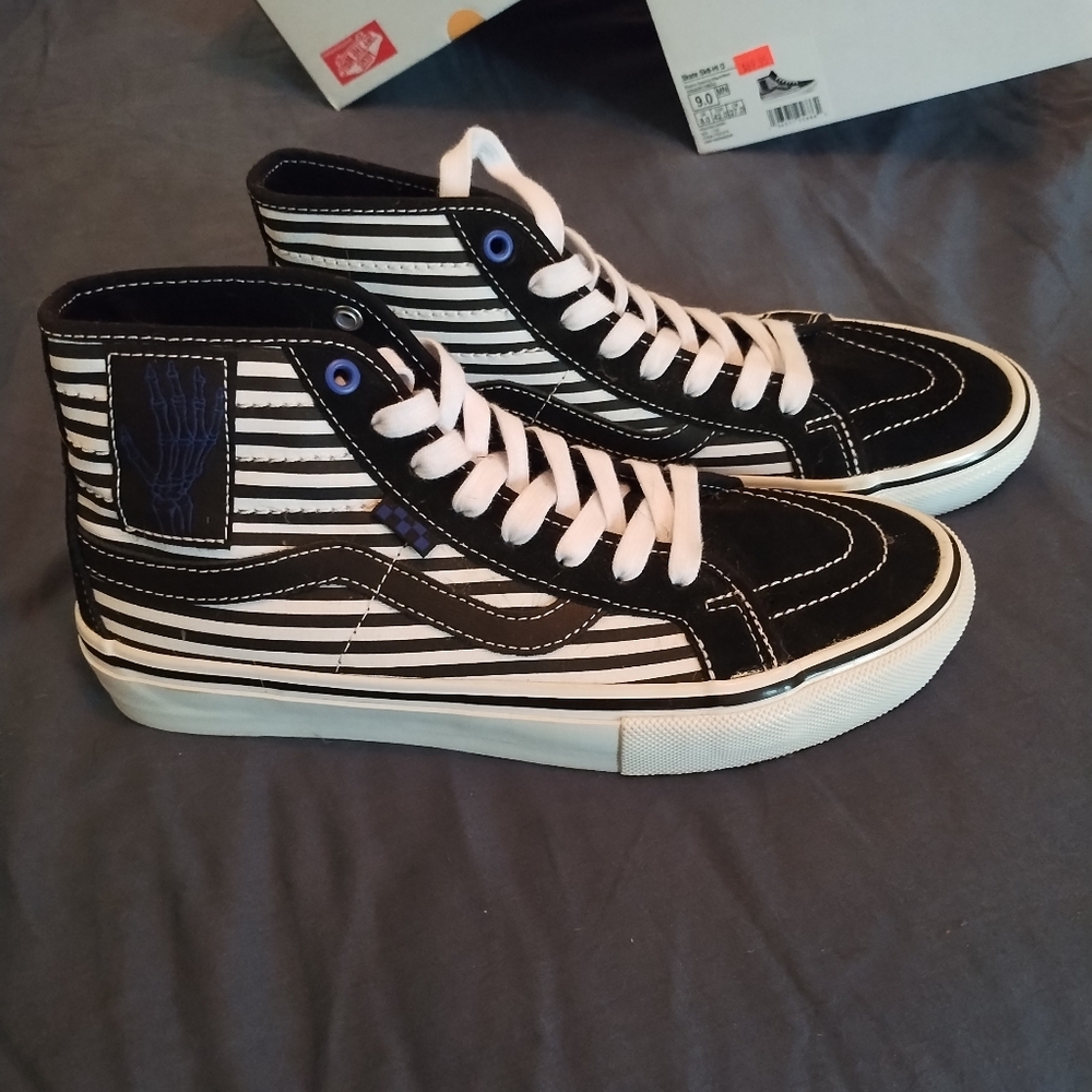 *NWT* Vans Striped High-Top Sneakers 9
